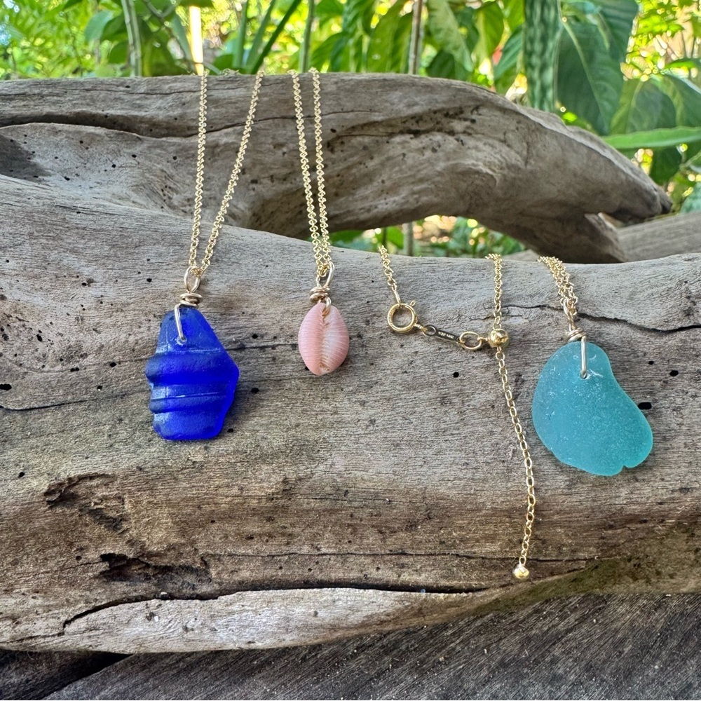 Handmade 14 k Gold with Pink cowrie coffee bean trivia Shell Pendant Necklace - Picture 3 of 4